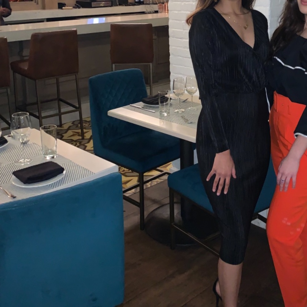 Boohoo size 4 Black Midi dress